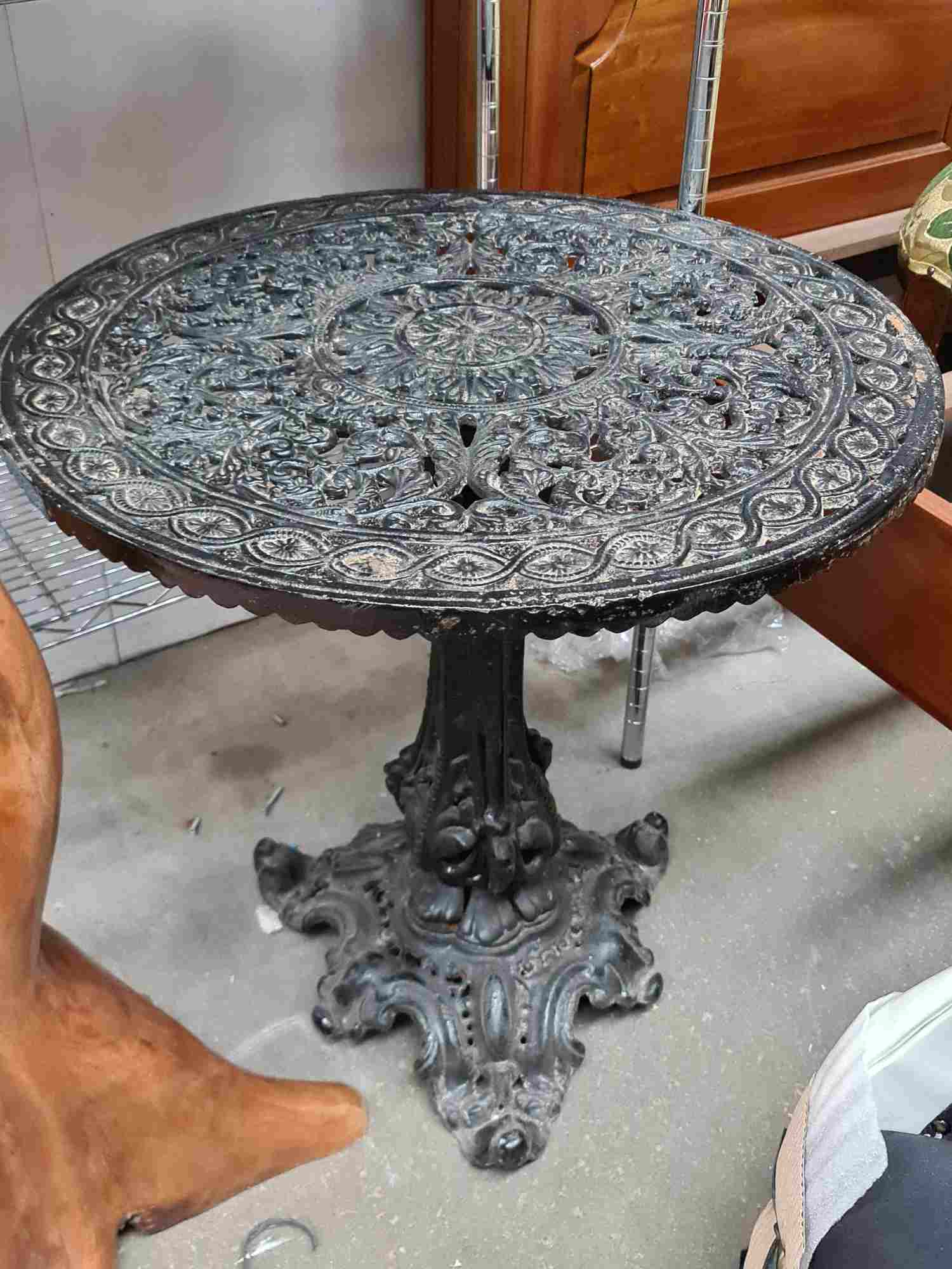 HAMPSHIRE CAST IRON TABLE