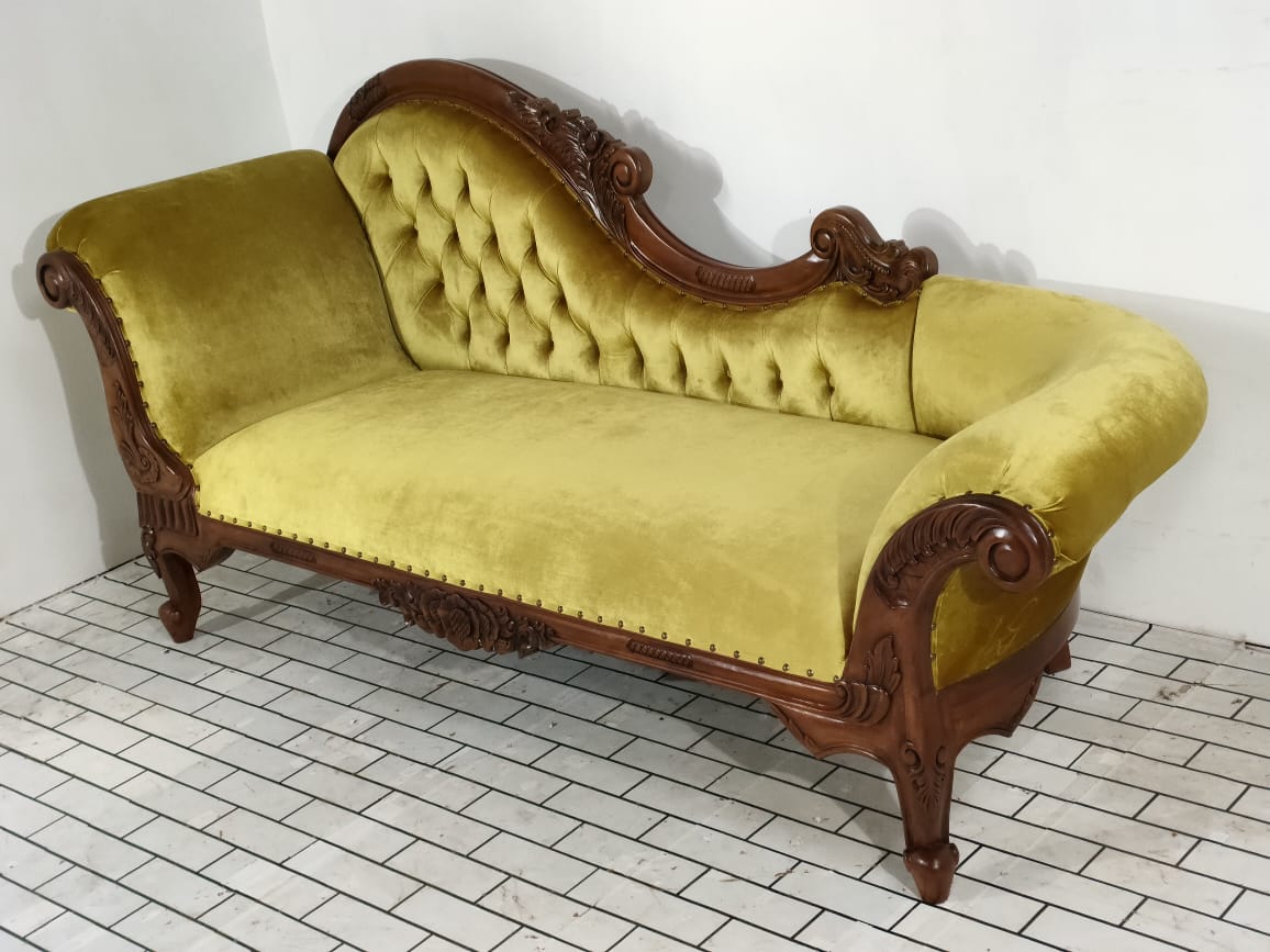 Vienna Carved Chaise