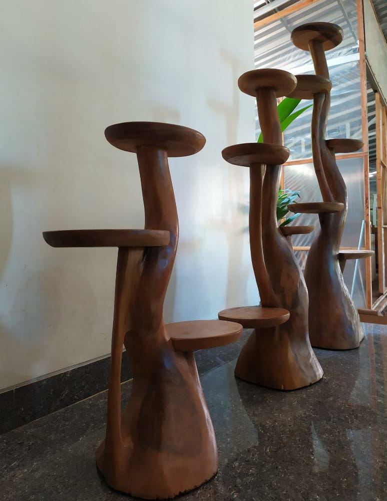 NATURAL TREE PLANT STAND