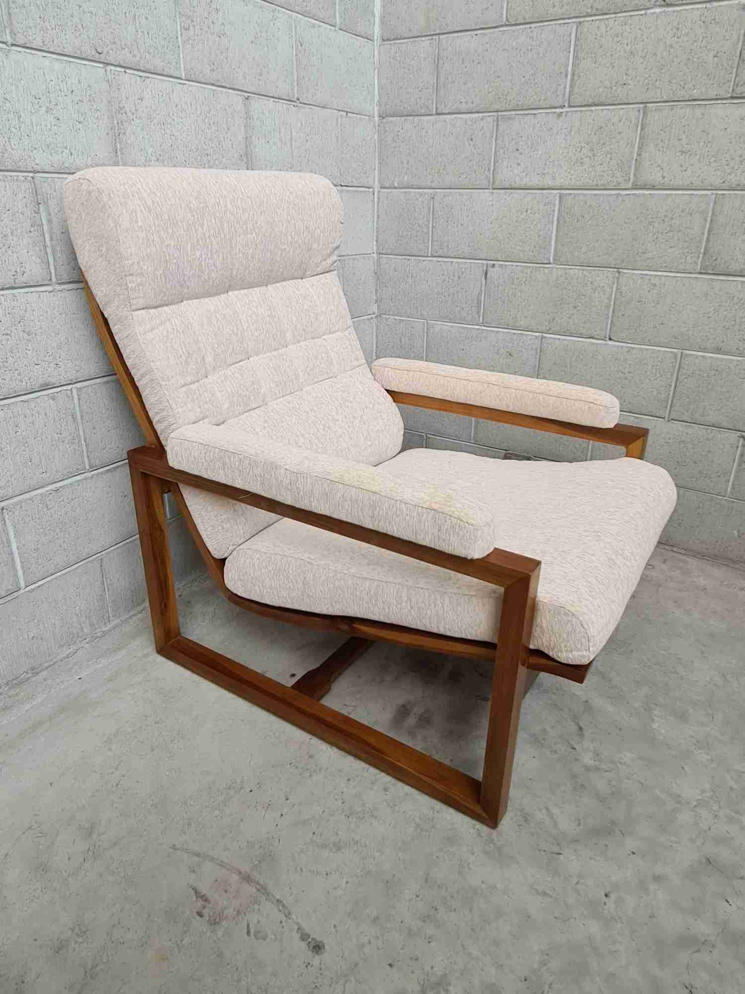 BRAGA MID CENTURY ARMCHAIR
