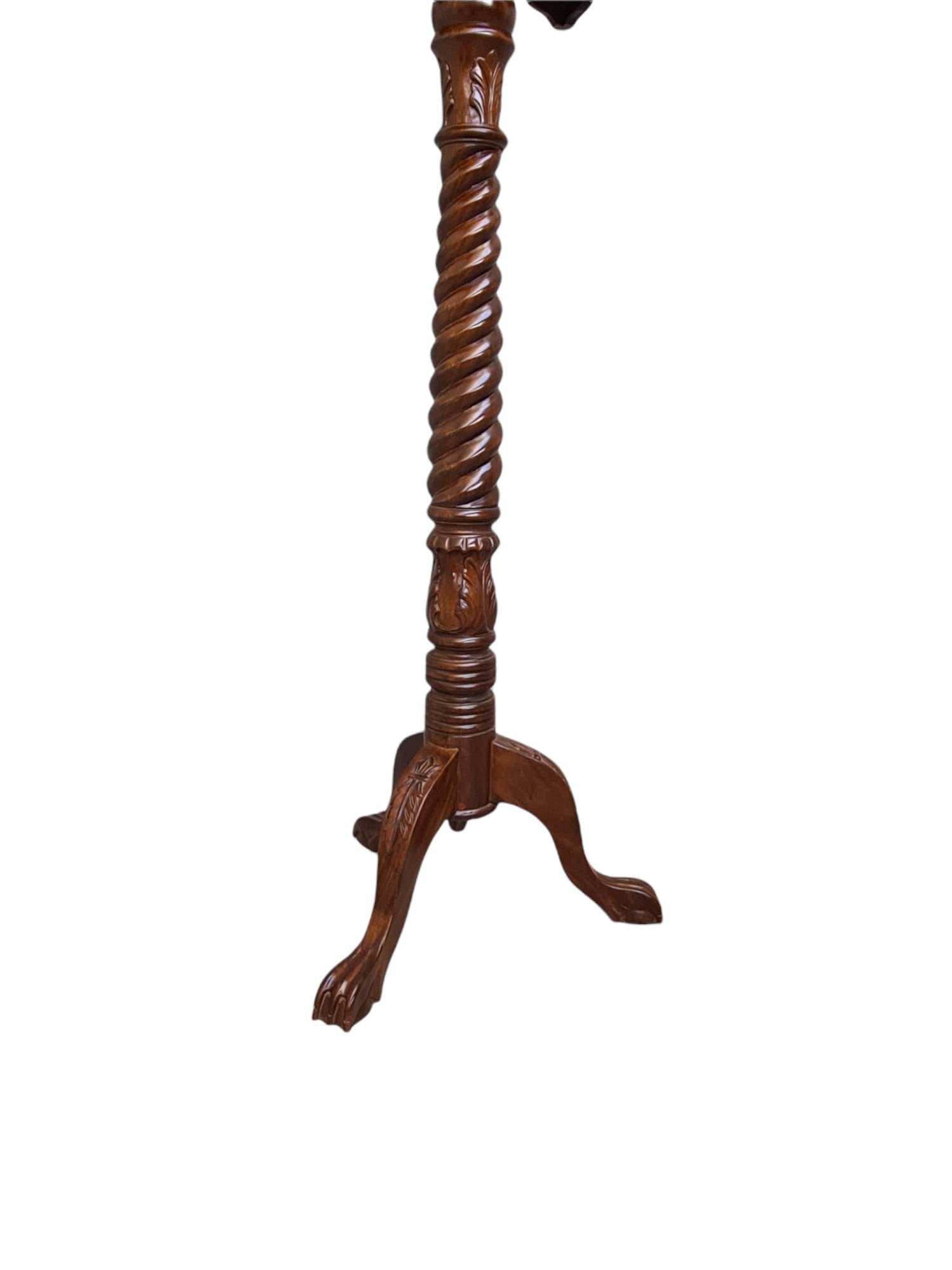 VICTORIAN GENTLEMEN SHAVING STAND