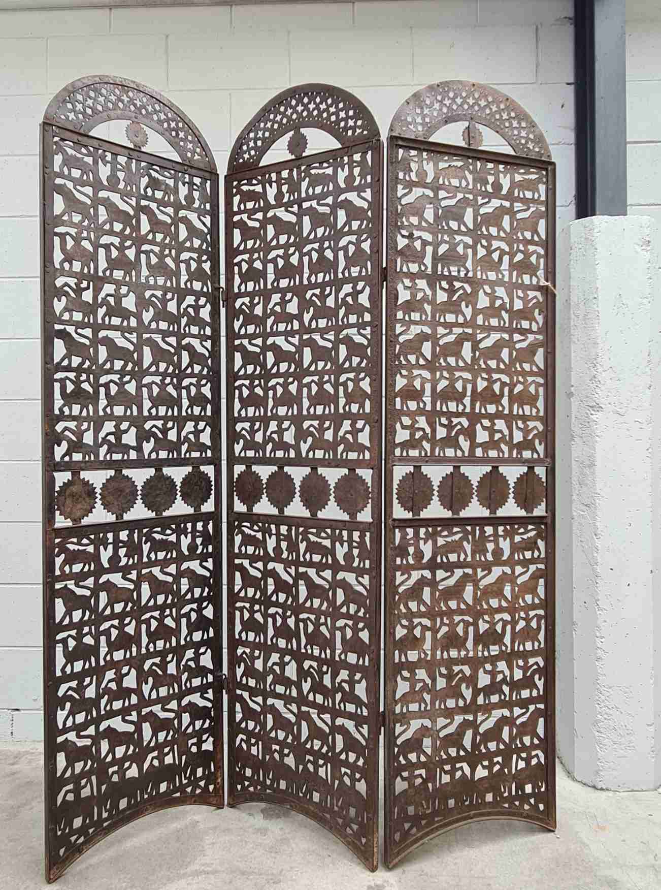 VINTAGE INDIAN IRON SCREEN
