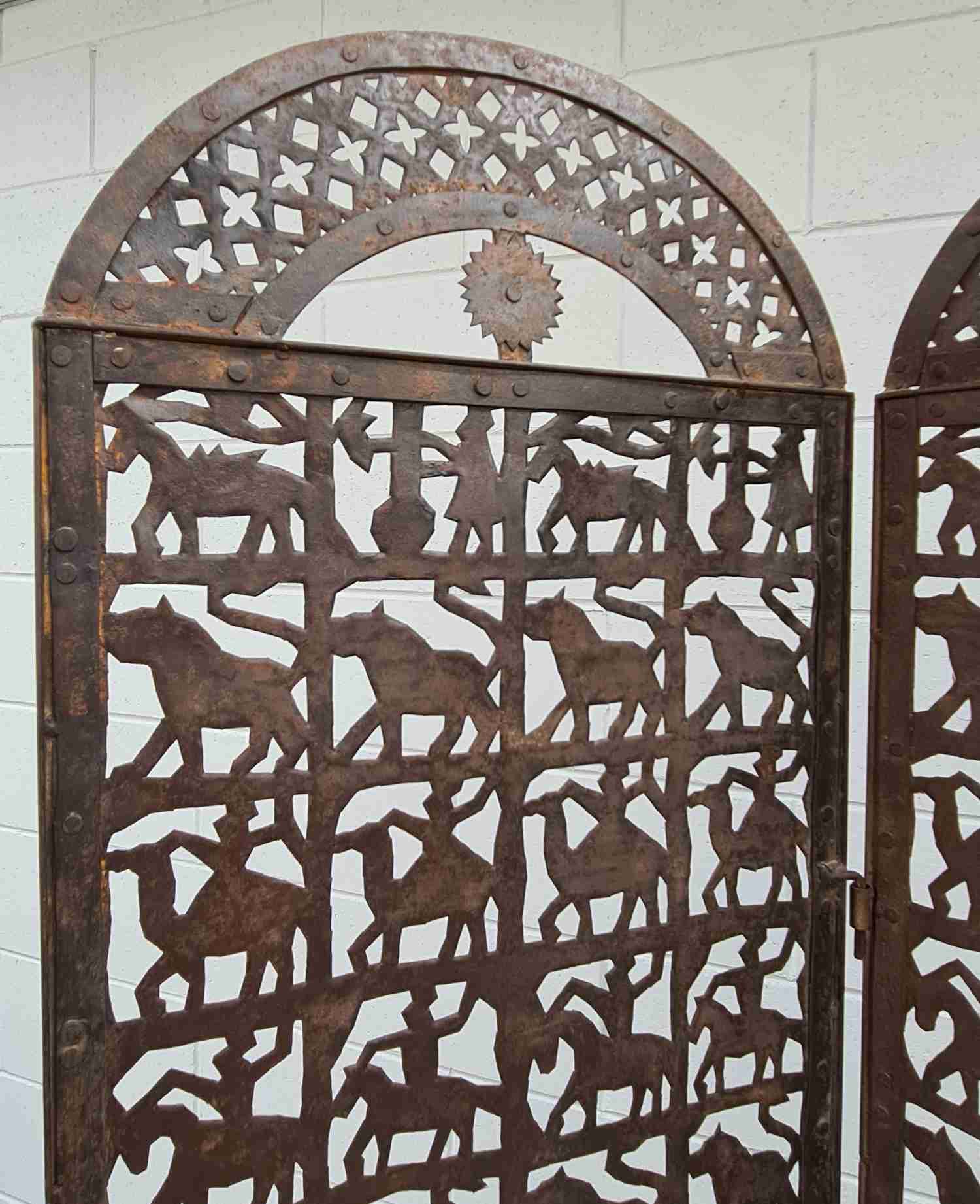 VINTAGE INDIAN IRON SCREEN