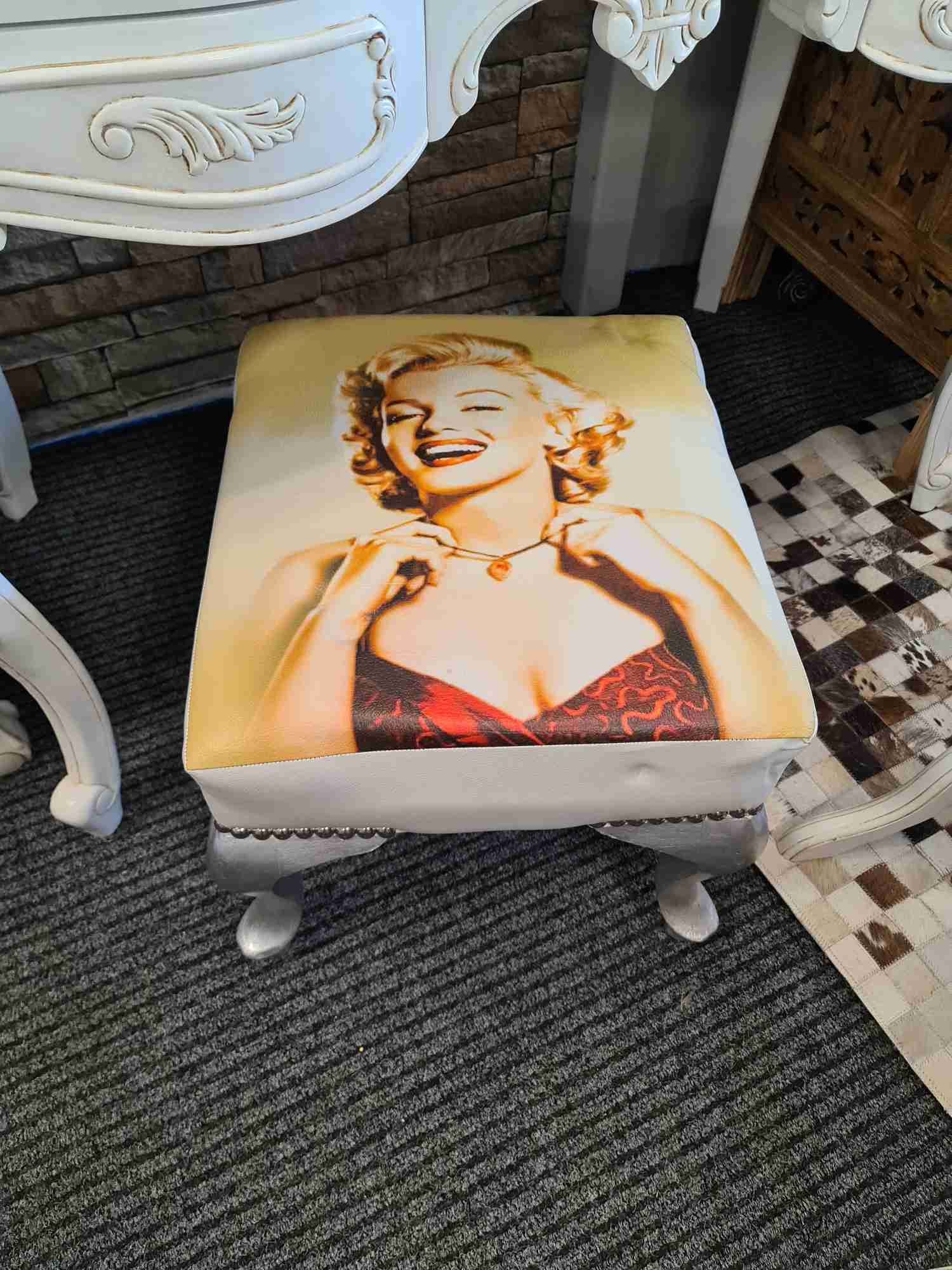 Marilyn Monroe Stool
