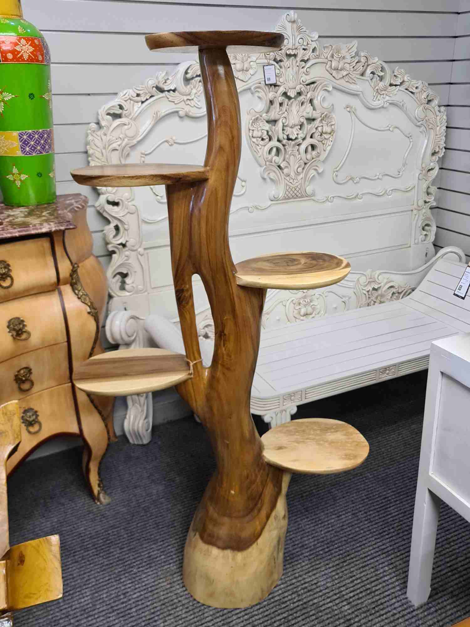 NATURAL TREE PLANT STAND