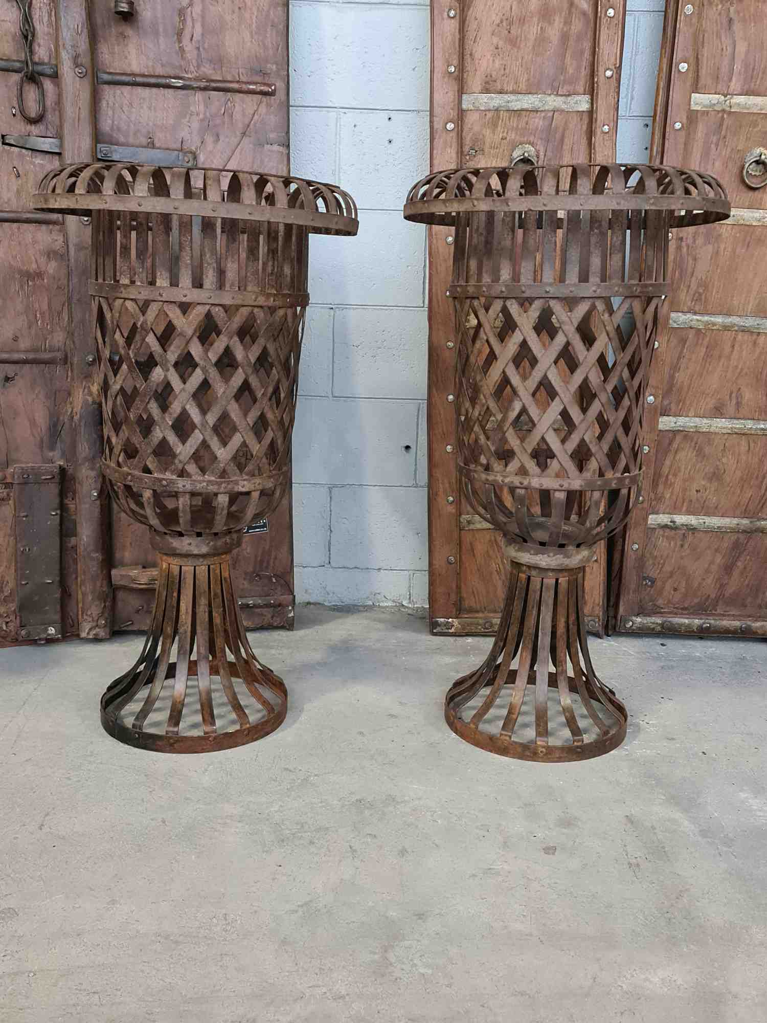 FRENCH FORGRD IRON PLANTER