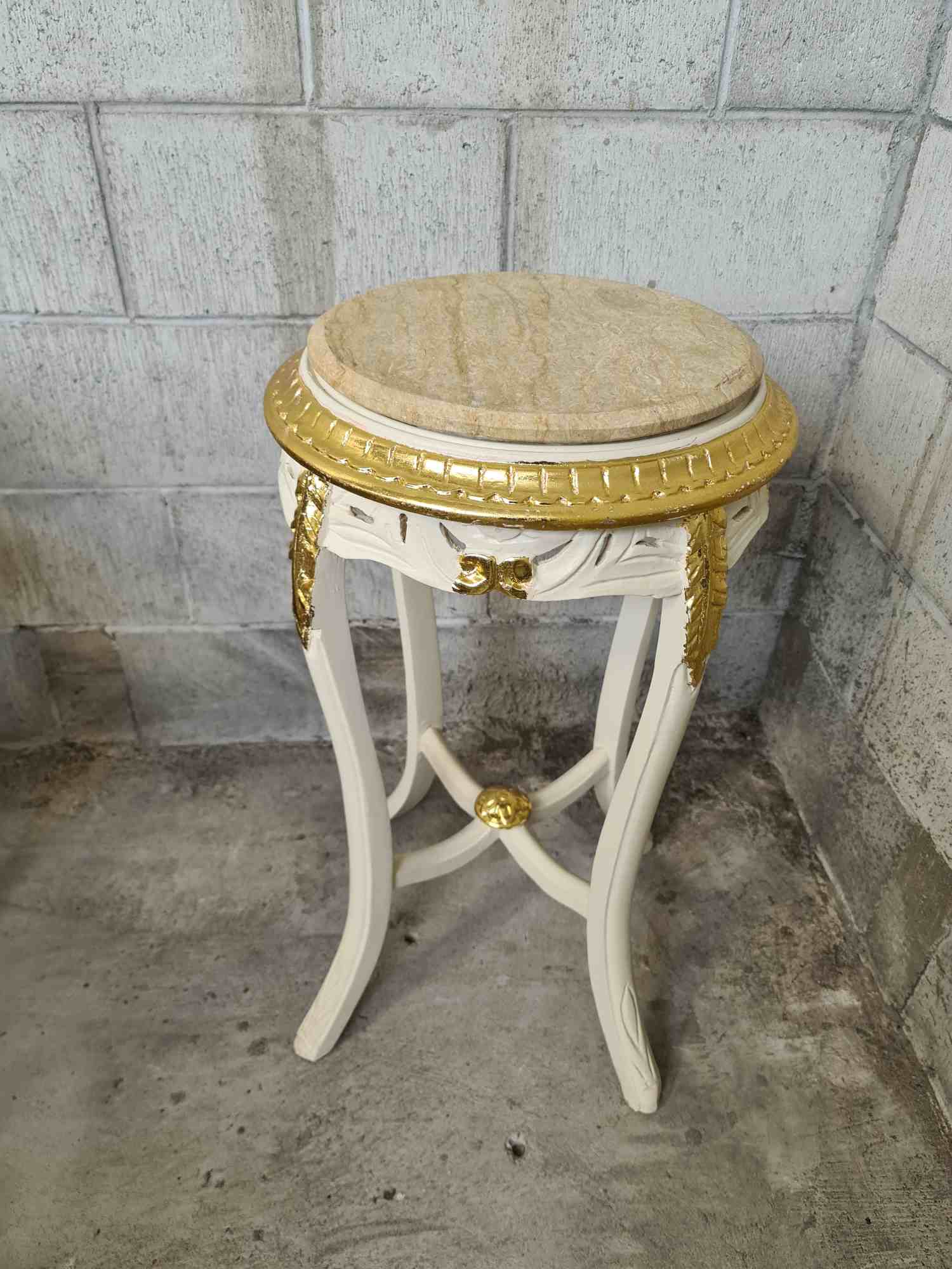Round French table with marble top