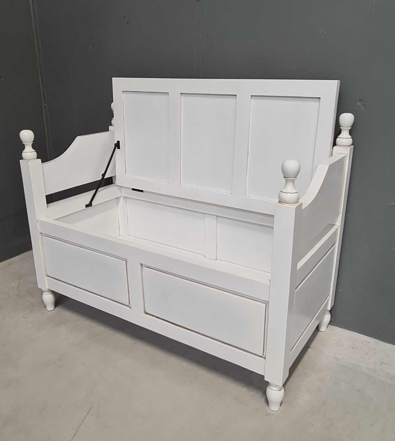 Rabbit Storage Hall seat