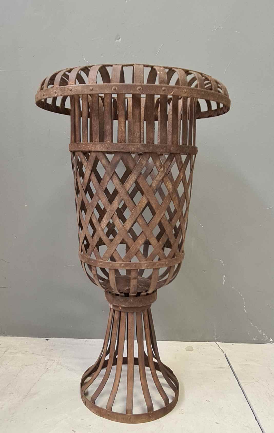 FRENCH FORGRD IRON PLANTER