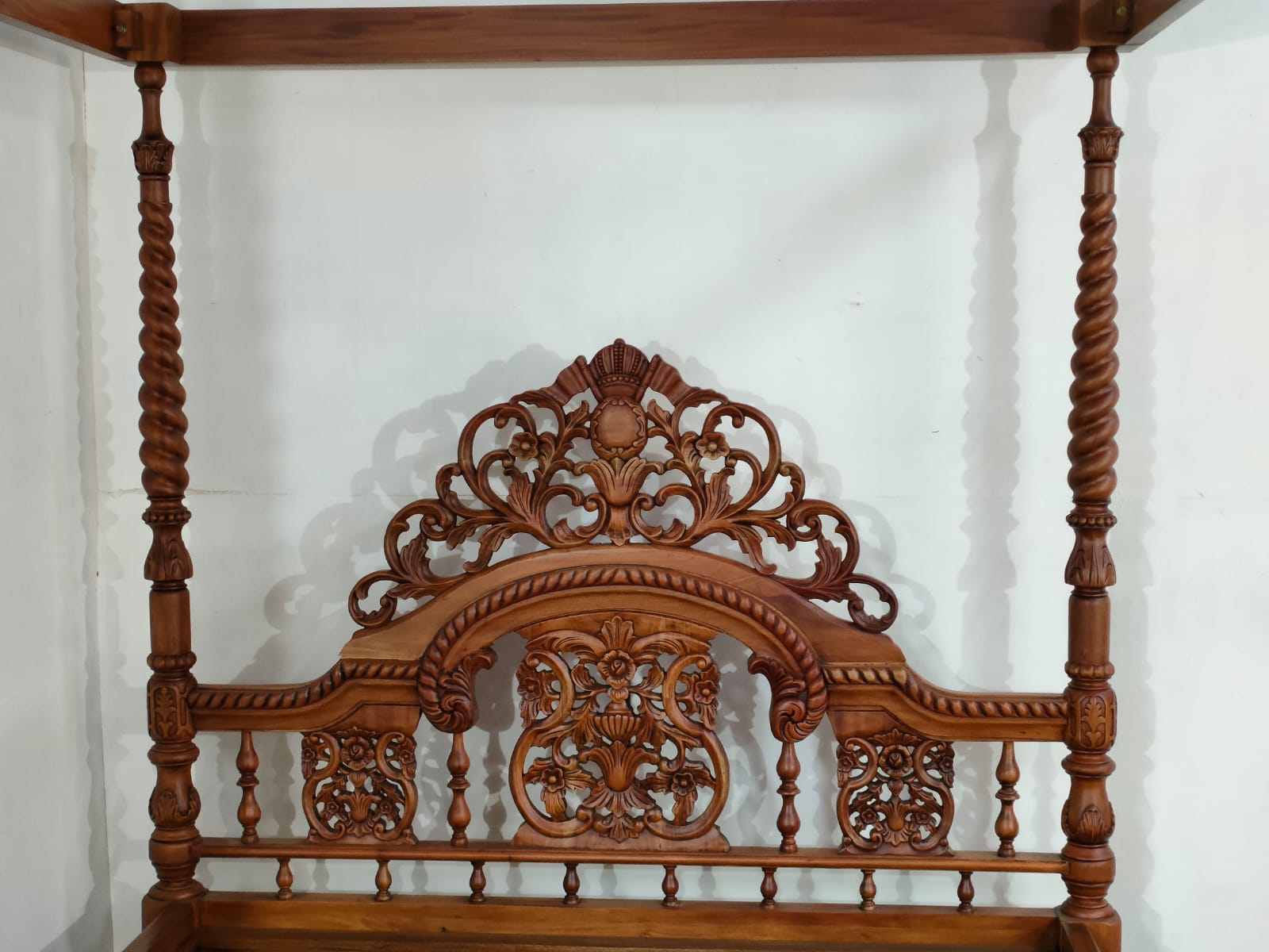 NORMANDY VICTORIAN FOUR POSTER CANOPY BED