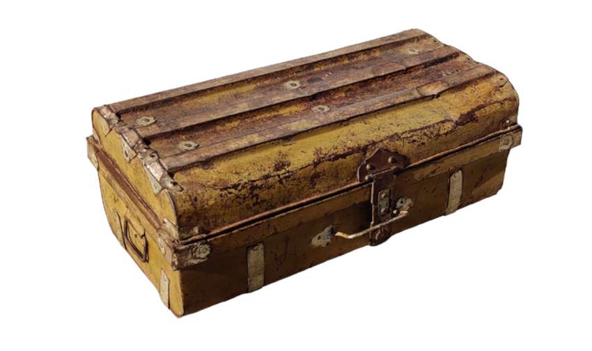 VINTAGE METAL TRUNK