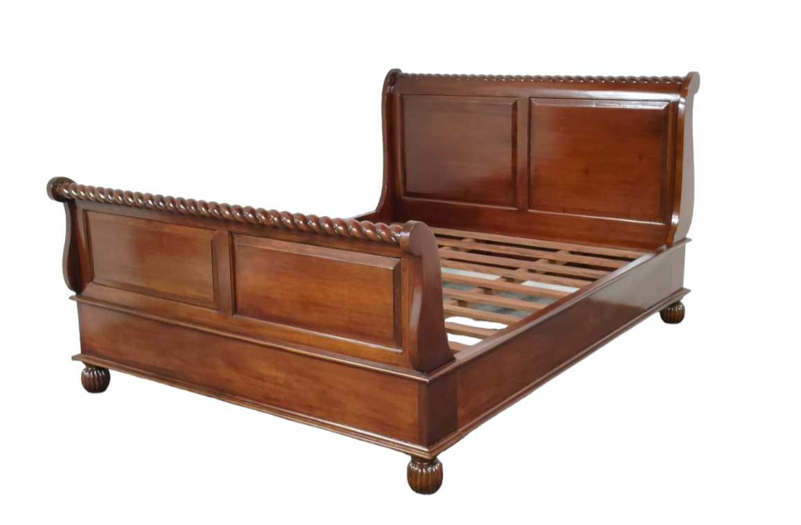 TWISTED SLEIGH BED