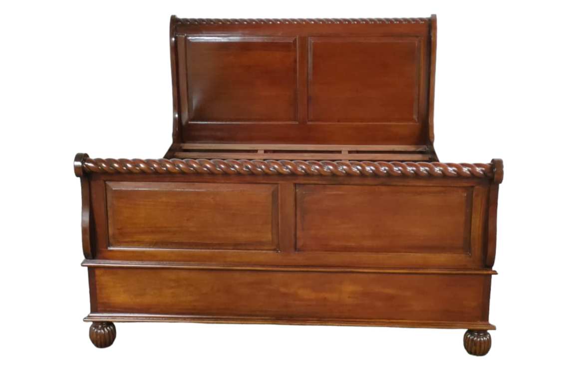 TWISTED SLEIGH BED