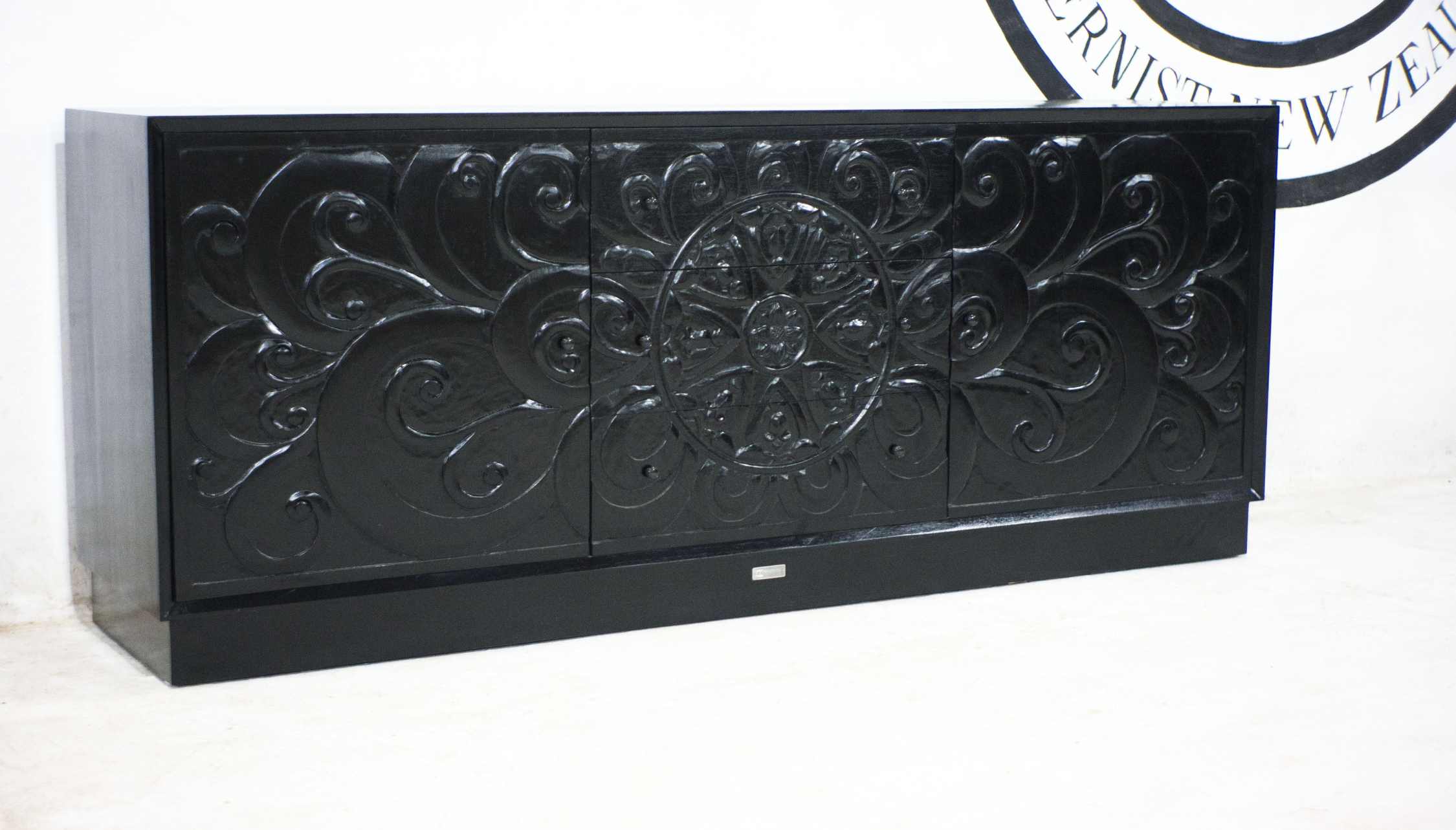 AURA SIDEBOARD
