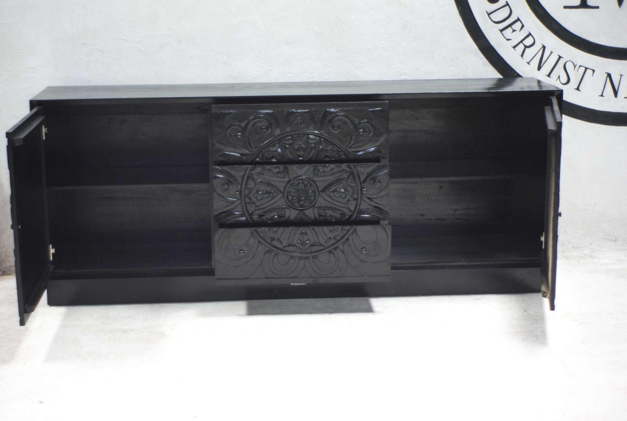 AURA SIDEBOARD