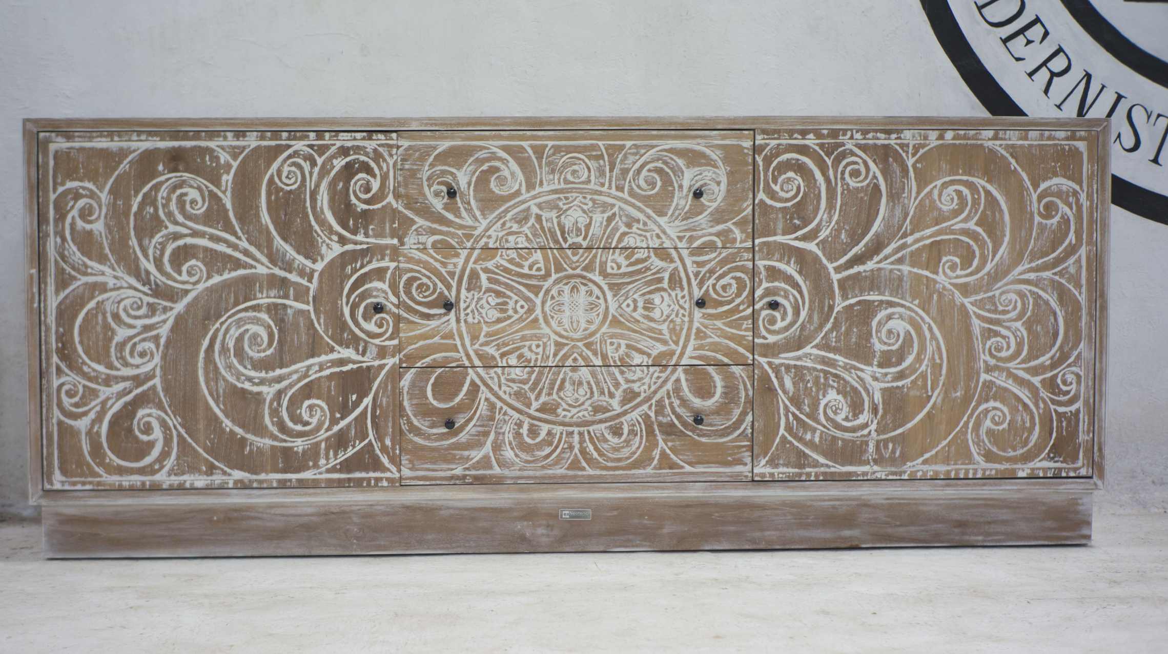 AURA SIDEBOARD