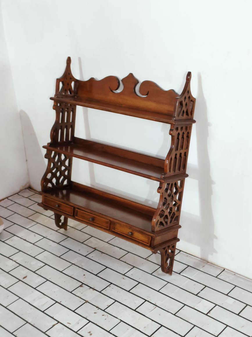 Nancy Victorian style wall shelf