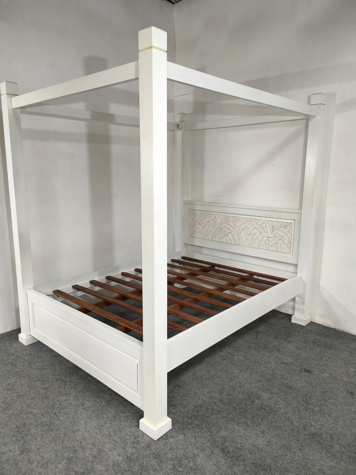 MARA LEAF CARVED POSTER BED