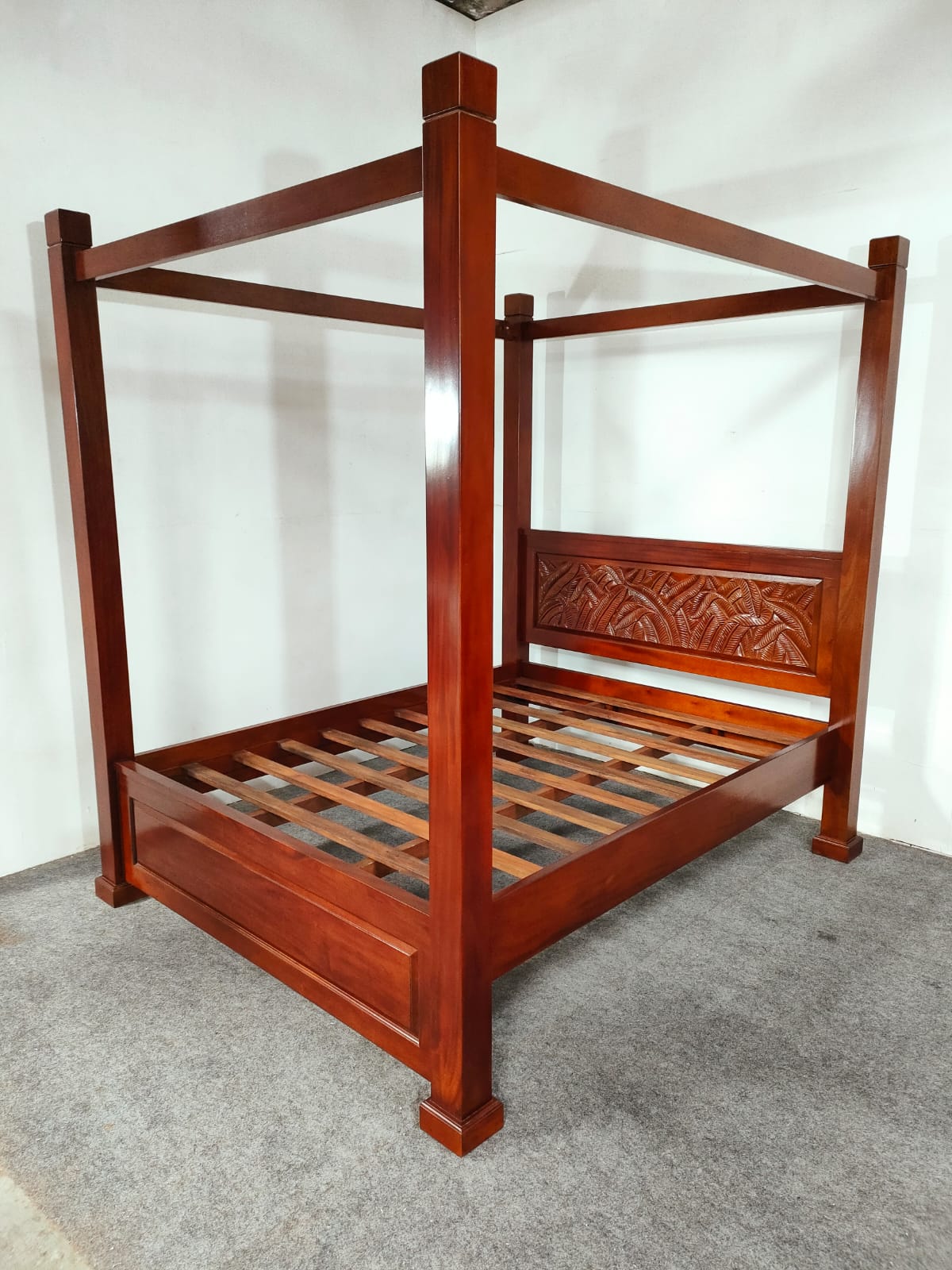 MARA LEAF CARVED POSTER BED