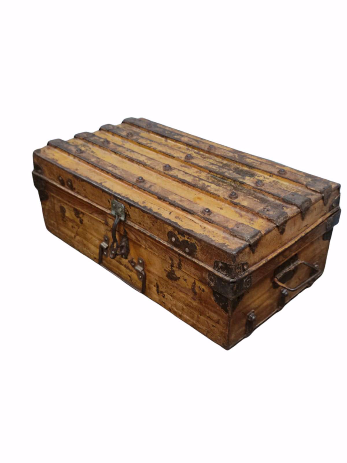 VINTAGE METAL TRUNK