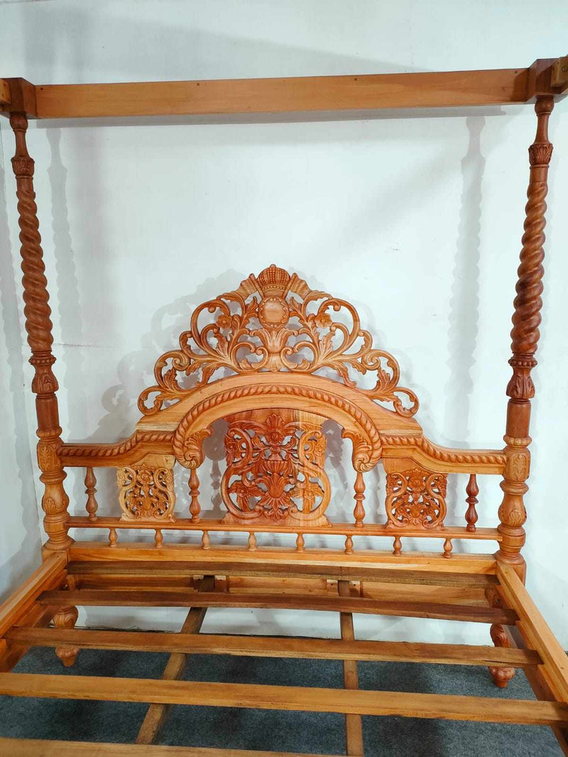 VICTORIAN FOUR POSTER CANOPY BED