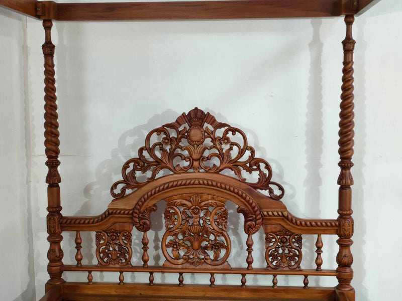 VICTORIAN FOUR POSTER CANOPY BED